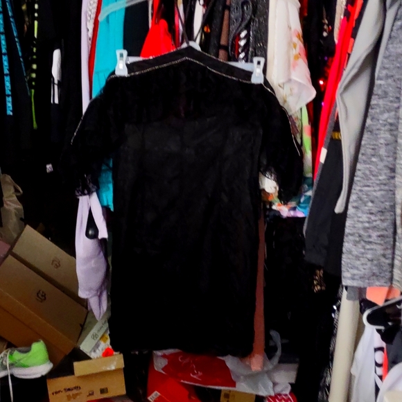 New BeBe off the shoulder lace Dress - Picture 2 of 9